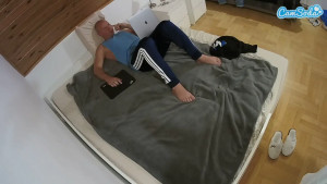 voyeurcam-julmodels-greybed-1