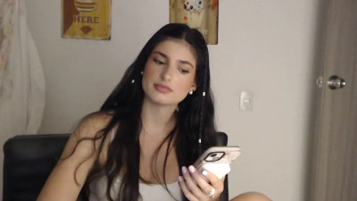 Watch hollyshit_ recorded live streams from Chaturbate on 2025/04/22, Cam Archive