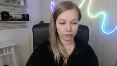 Watch holly_xglam recorded live streams from Stripchat on 2025/05/05, Cam Archive